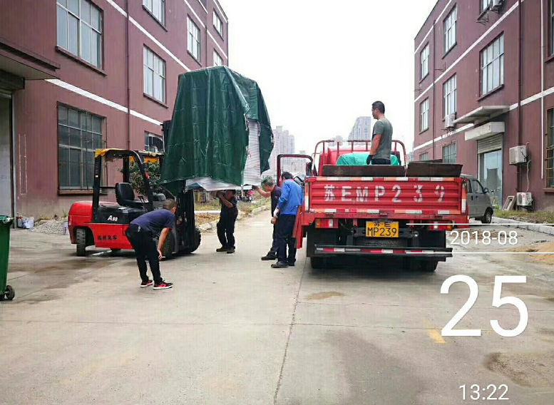 自动<a href='http://herolay.com' target='_blank'><u>去毛刺机</u></a>
