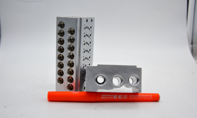 阀体<a href='http://herolay.com' target='_blank'><u>交叉孔去毛刺</u></a>，是令人十分苦恼的事情。一来阀体交叉孔多，二来交叉孔毛刺不像表面毛刺那样容易接触，所以，如果用人工对阀体<a href='http://herolay.com' target='_blank'><u>交叉孔去毛刺</u></a>，十分缓慢。